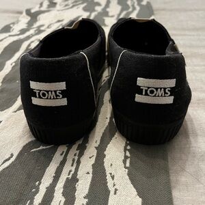 Toms